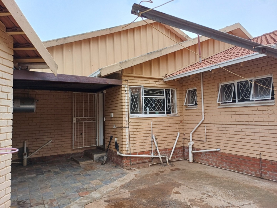 To Let 5 Bedroom Property for Rent in Fichardt Park Free State